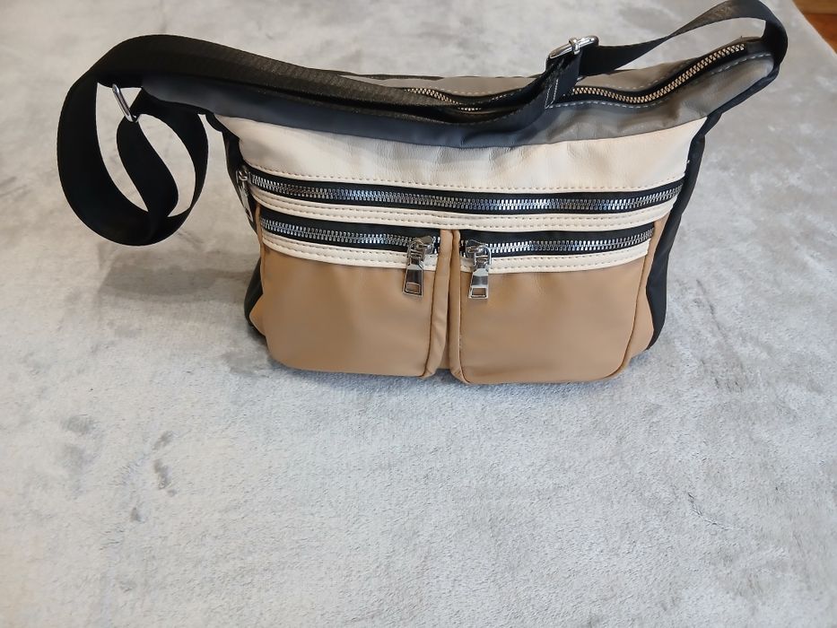 Дамска кожена чанта  с много джобове