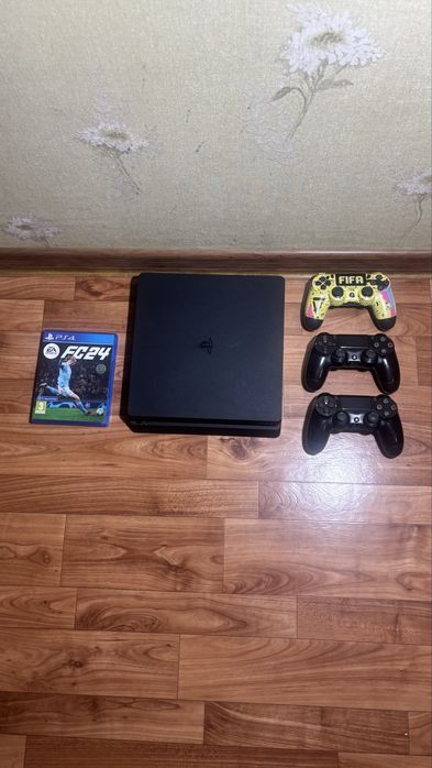 Продам SONY PS4 slim 1 TB