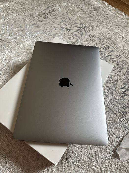 Продается Macbook Air 13 256гб 2020