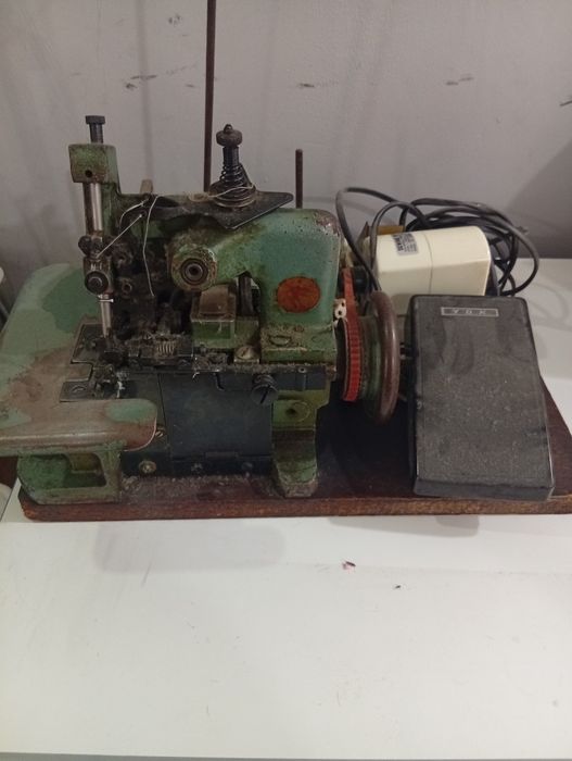 Оверлок Россия.сотилади. ишлаши яхши