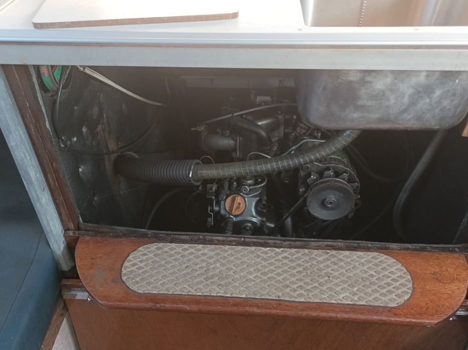 Продавам ветроходна лодка