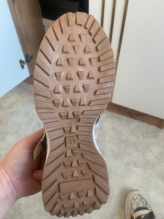 Кроссовкий сатылады