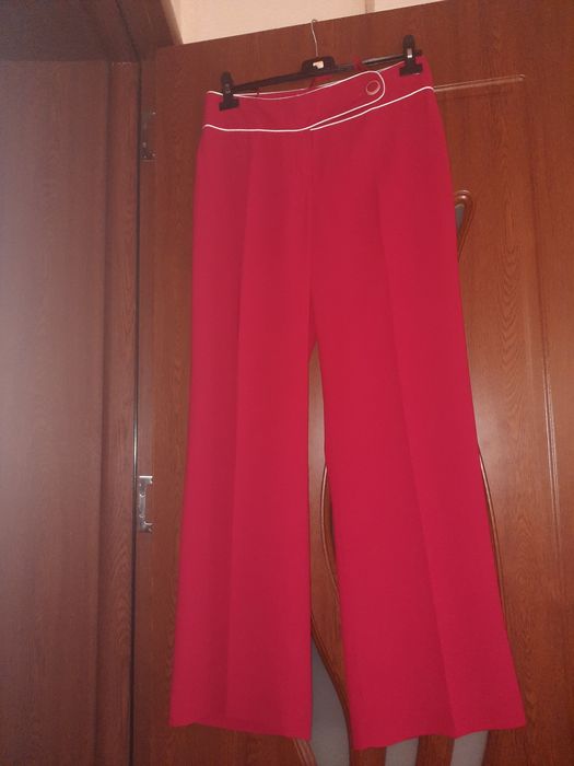 Продавам дамски костюм на АPANGE