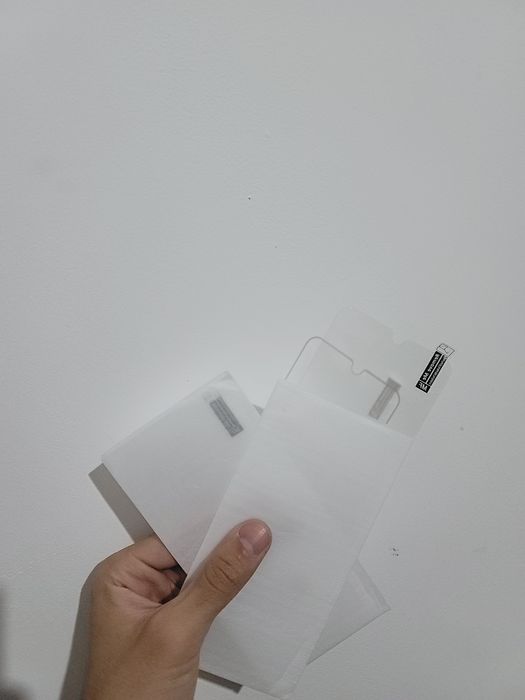 Lg v50s va Honor X9c shishalari