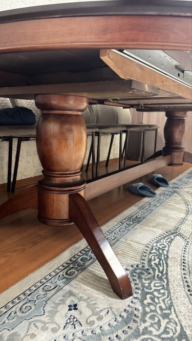 Стол со стульями