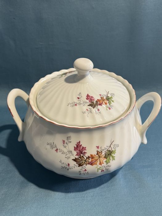 Български порцеланов супник