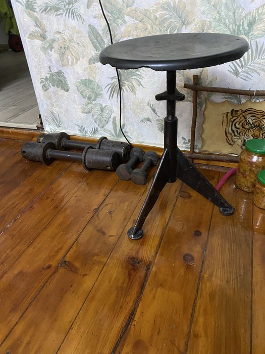 Табуретки винтовые