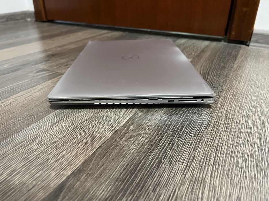 Dell XPS 15 9520 / i7-12700H / 16GB RAM/ 1 TB SSD