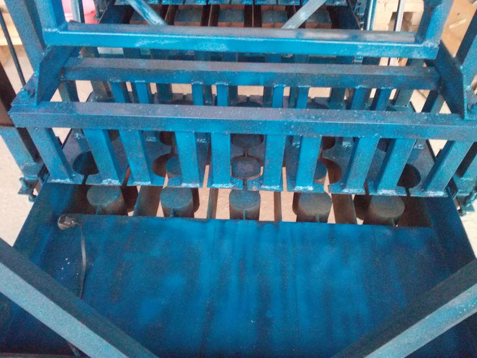 Шлакоблок апарати сотилади