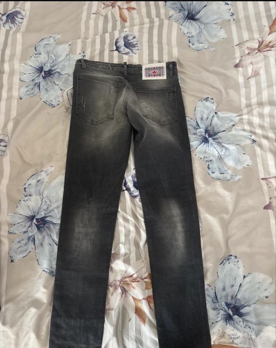 Blugi Dsquared2 nepurtati, marimea 42