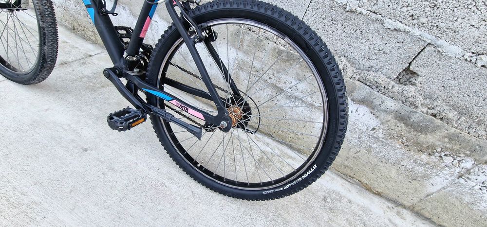 Продавам колело B'Twin черно