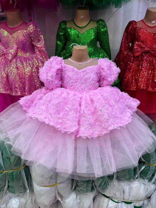 Платье   красное 3-7 лет новые