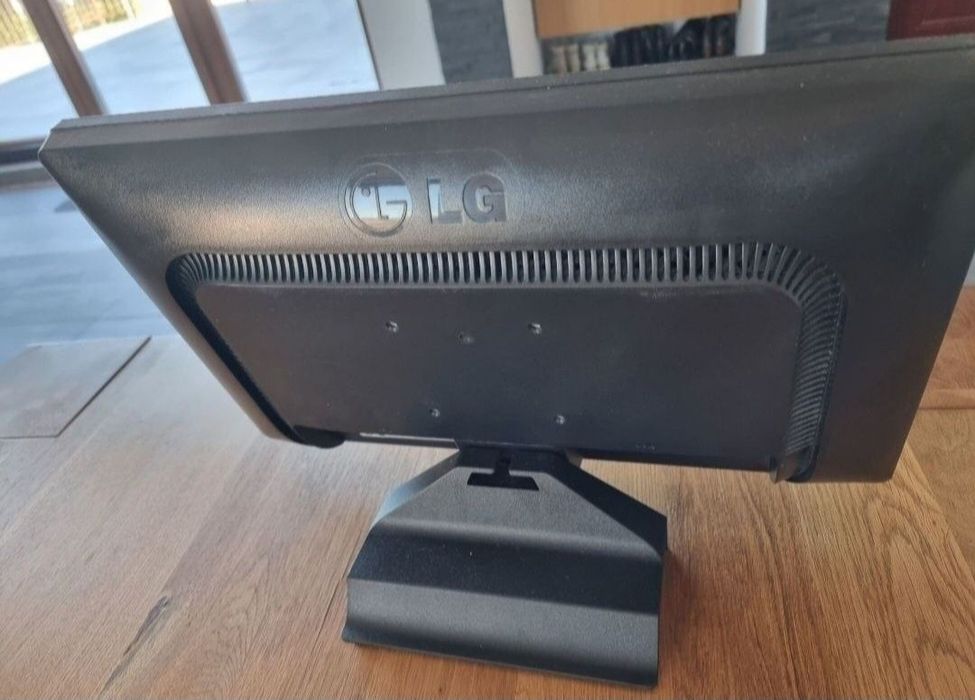 Monitor gaming LG 19 inch