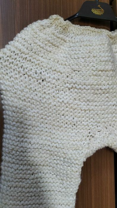 Продам костюмчик вязанный новый.