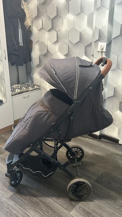Продам детскую коляску отличное состояние.