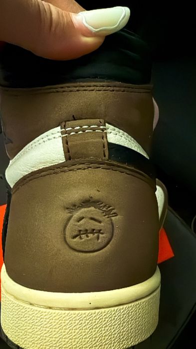 Jordan  x Travis Scott