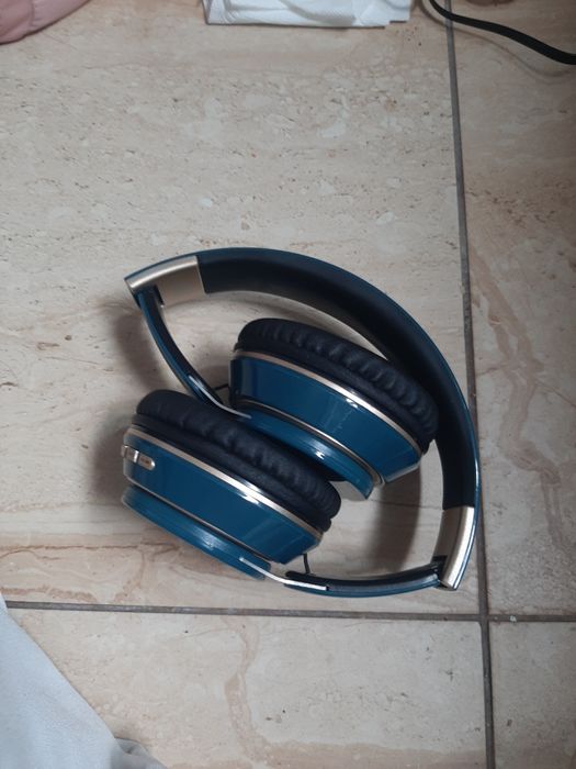 Vând căști Bluetooth pentru cine vrea sa le cumpere sa lasă mesaj ca nu am fonduri pentru a accepta plata aici