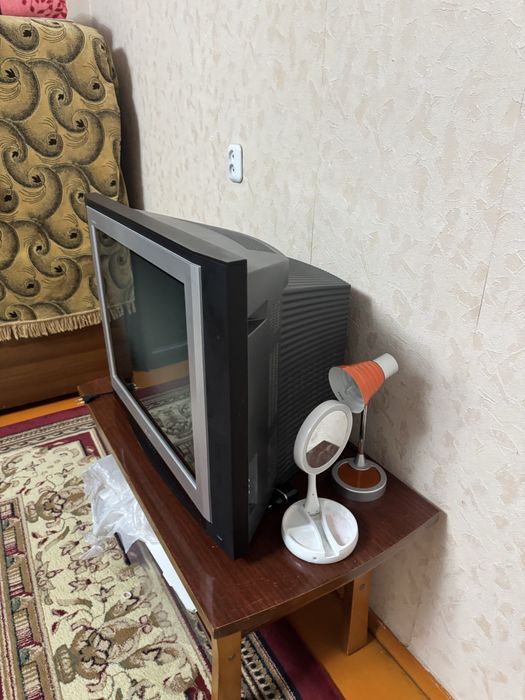 Телевизор LG с пультом