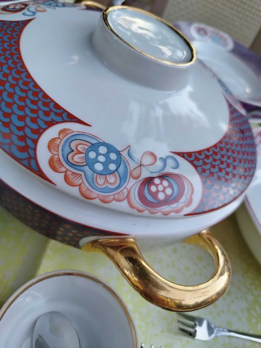 НОВ Сервиз за хранене