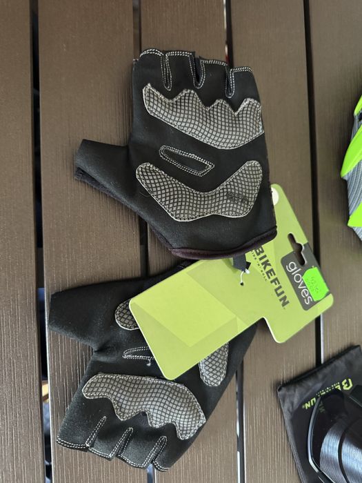 Set echipament ciclism Bikefun - casca/ochelari/manusi + TRICOU CADOU