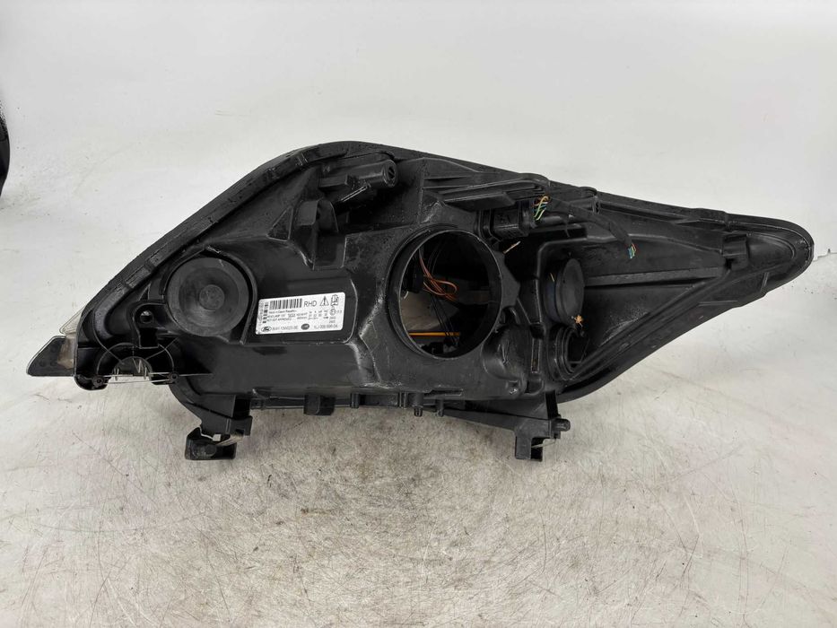 Far stanga/dreapta Ford Kuga an 2010