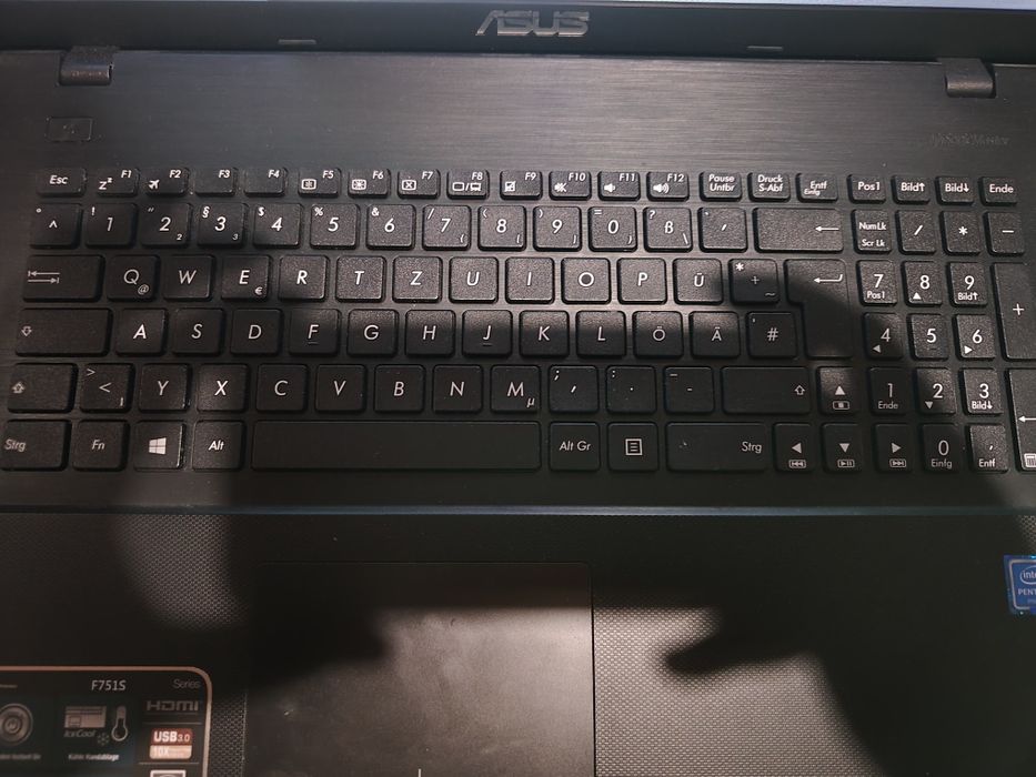 Asus F751S домашен лаптоп