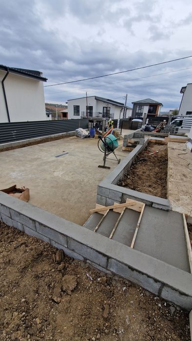 Execut tot ce ține de construcție lucrări mari și mici beciuri,garduri