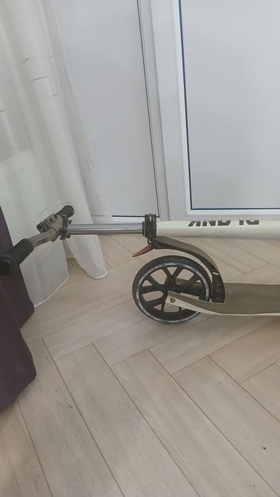 Самокат  белый для подростка