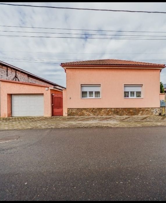 Casa gata de mutat, 5 minute de centru,Parneava