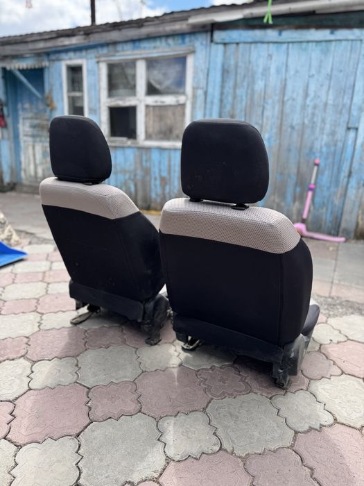 Сиденья Митсубиси л200