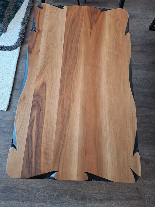 Маса за дневна.Холна маса