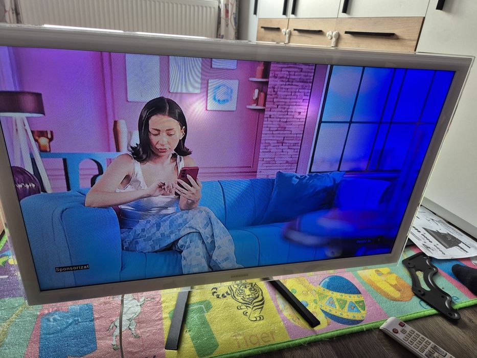 Televizor Smart LED Samsung HD 81 cm