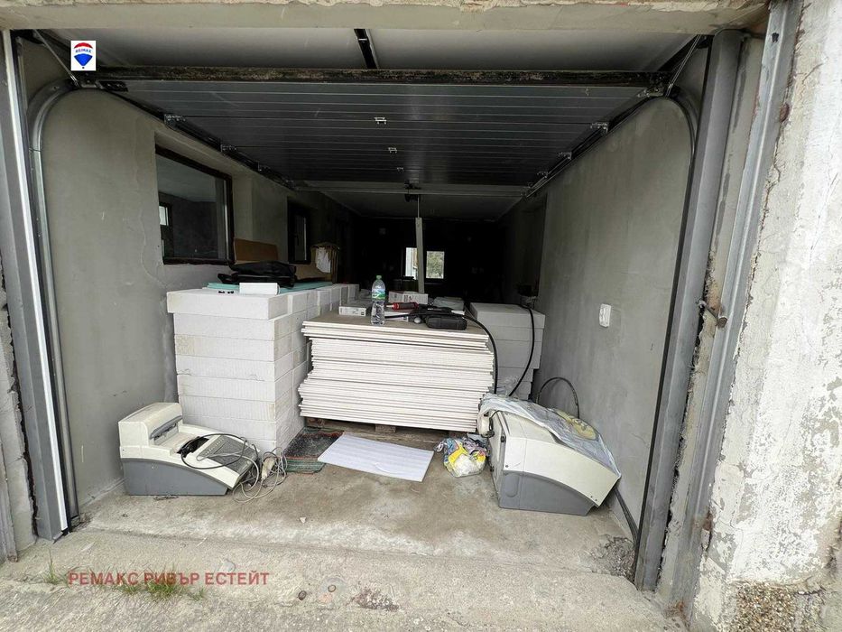 Къща на три етажа за продажба кв. Средна кула