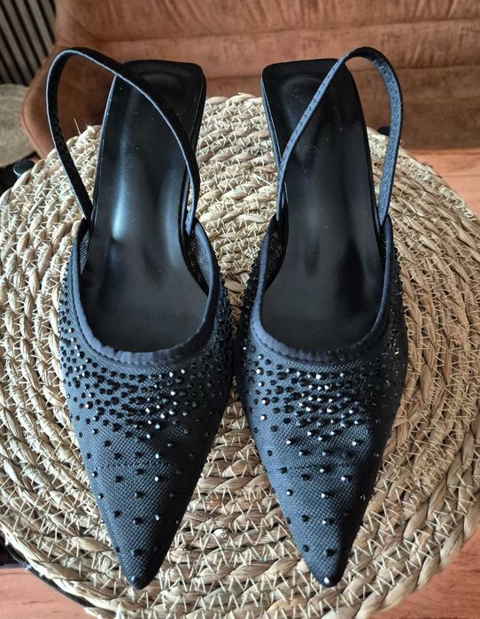 Елегантна дамска обувка