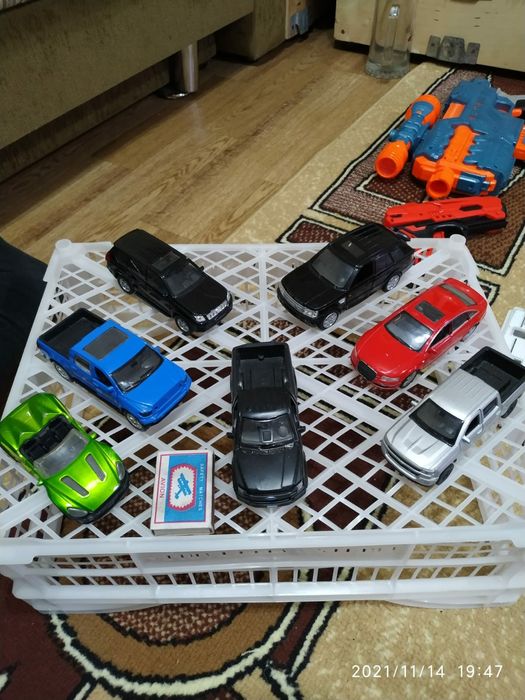 Продам игрушки. Машинки железные. Поштучно