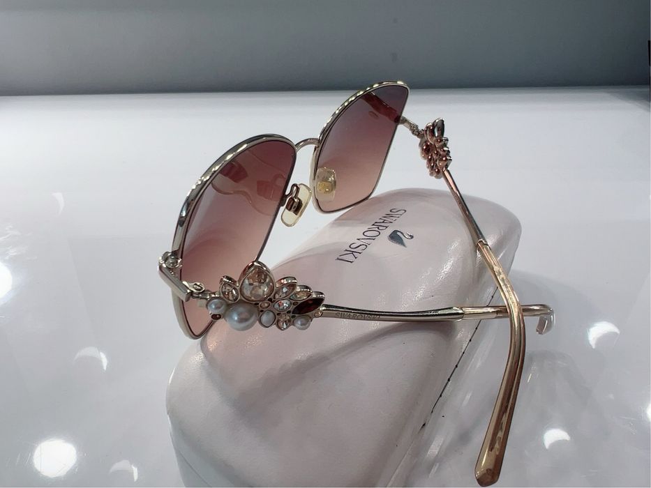Оригинални слънчеви очила Swarovski и калъф