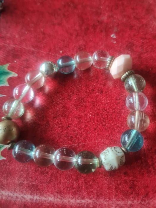 Колиета, дърв. гердани и гривни, шноли за коса