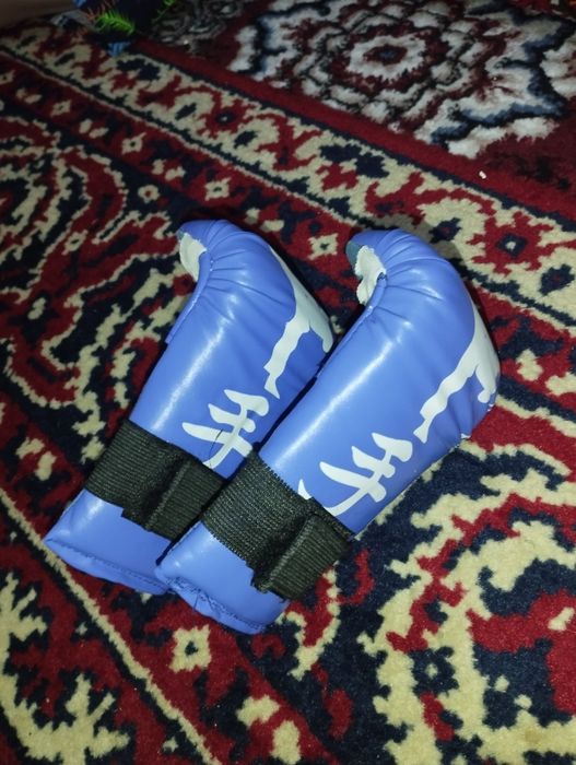 Карате перчатка.