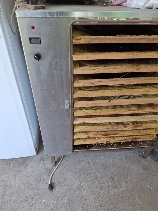 Сушилня за билки, плодове и зеленчуци