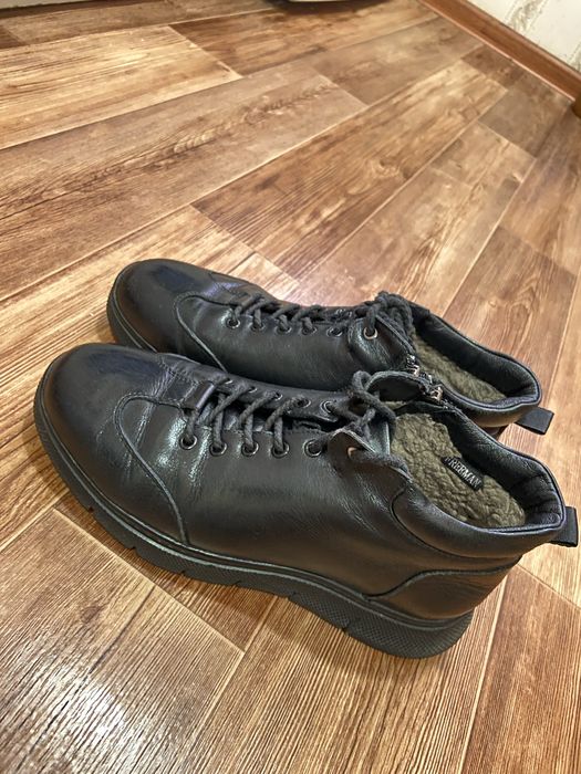 Продам зимние ботинки