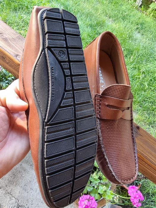 Vând mocasini din piele