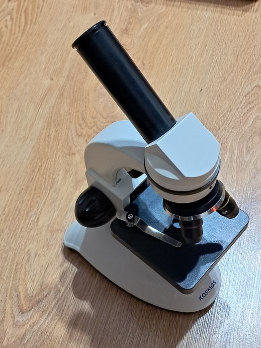 Микроскоп с увеличите с 40x,10x,4x.По договаряне.