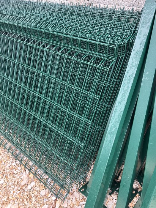 Плетена оградна мрежа, оградни пана и колчета