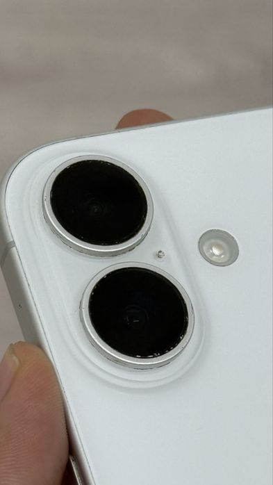 iPhone 16 белыйй