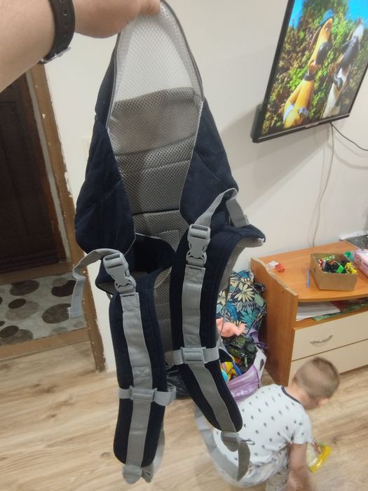 Здравейте, продавам чисто ново кенгуру от 0 до 36 месеца.