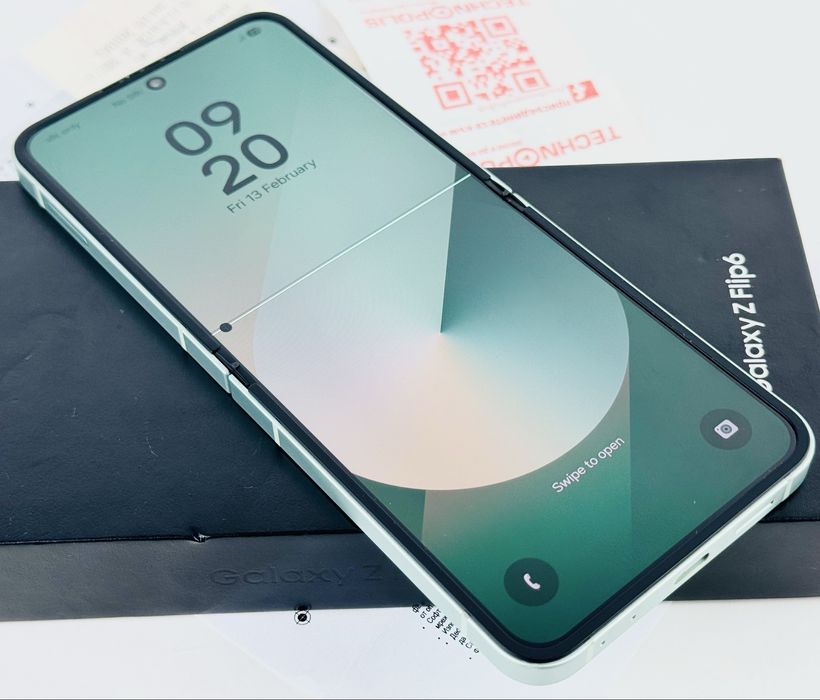 Samsung Galaxy Z Flip 6 5G 256GB 12RAM Mint Отличен!