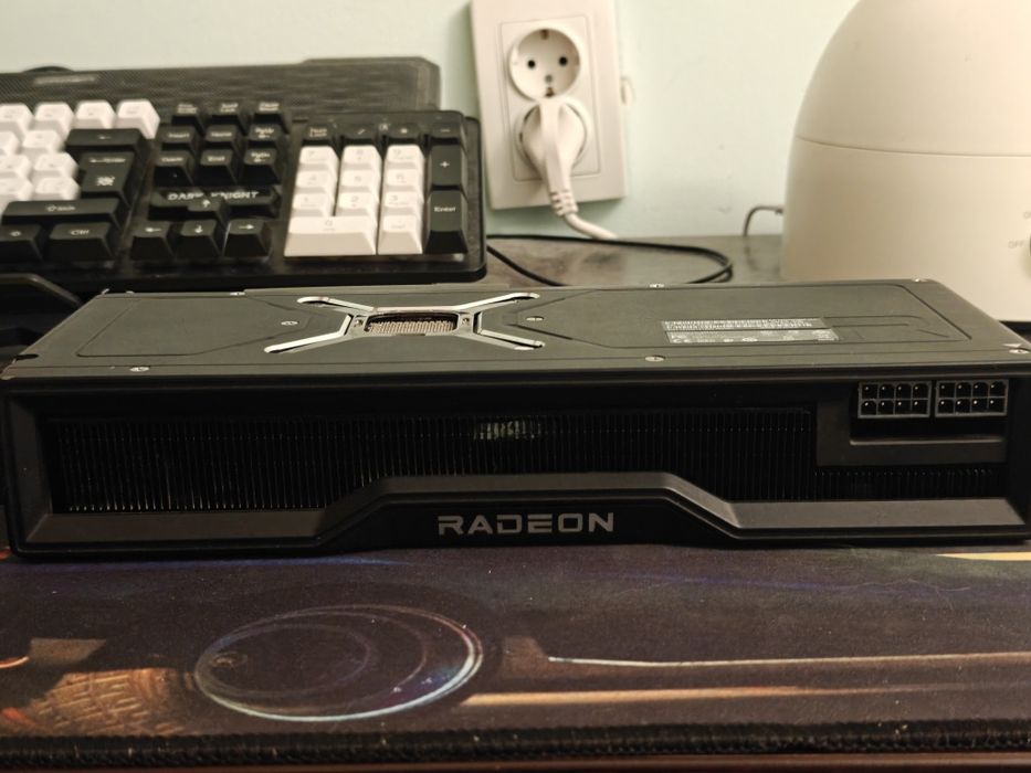 Продам AMD RX 6800XT