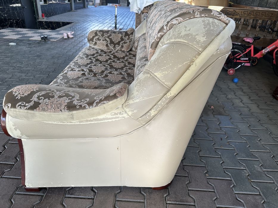 Продам три дивана б/у
