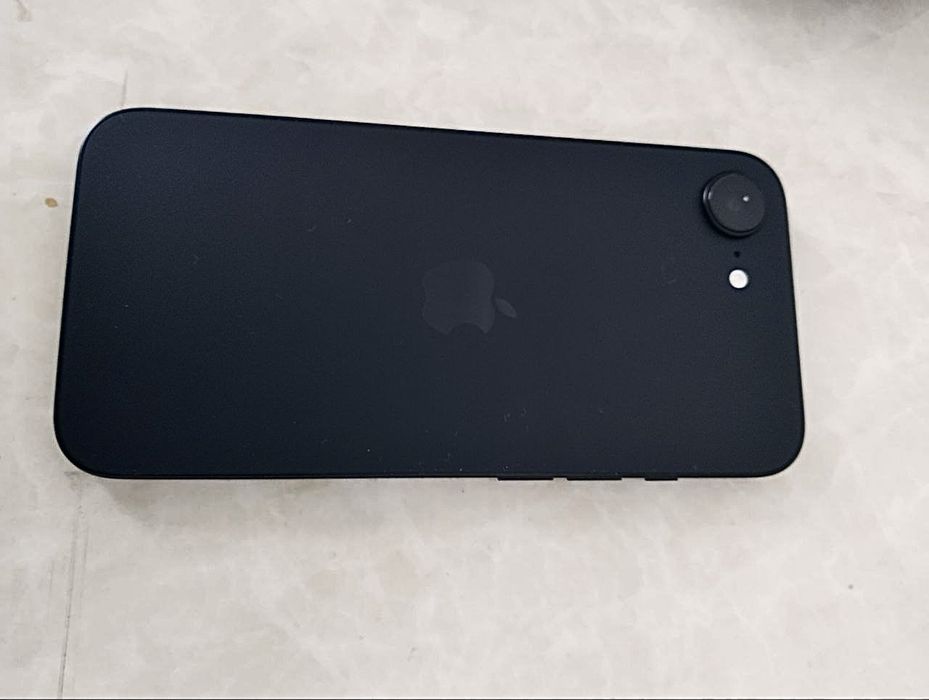 iPhone 16e 128GB + esim