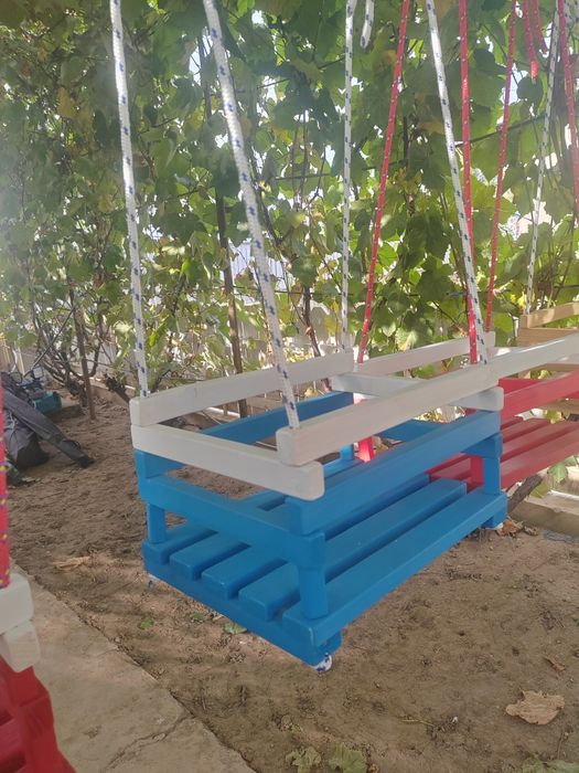 Leagăne din lemn pentru copii